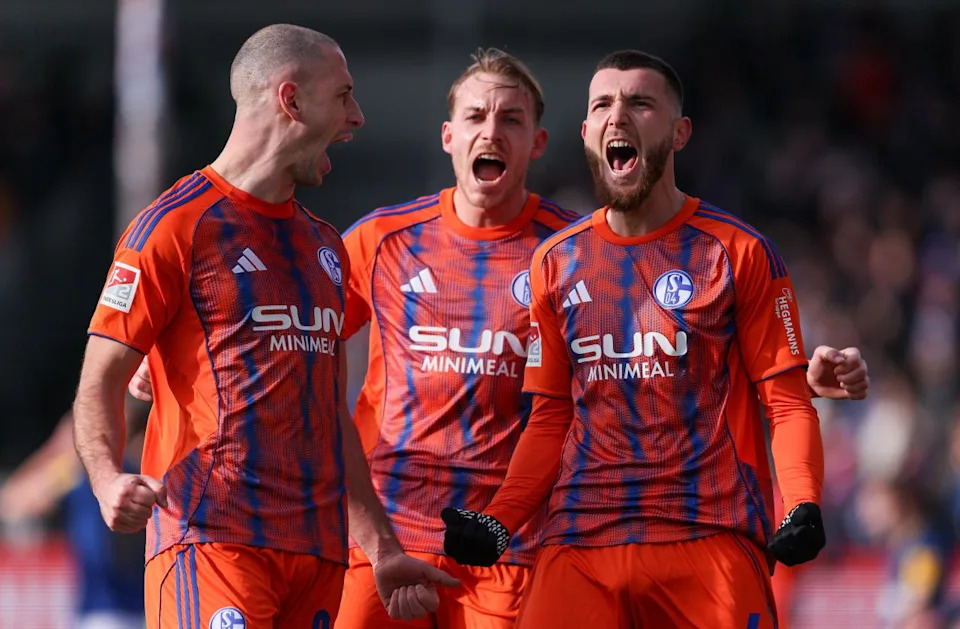 Schalke VS Magdeburg Duel Sengit Dua Kutub